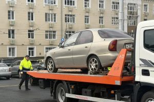 В центре Курска эвакуировали более 70 автомобилей за нарушения правил парковки