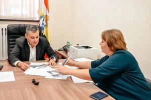 Губернатор Александр Хинштейн провёл личный приём граждан