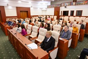 В Курской областной Думе наградили сотрудников аппарата по итогам созыва