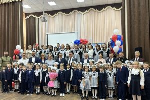 Губернатор Курской области поздравил школьников Октябрьского района с Днём знаний