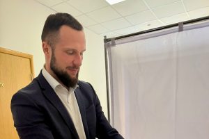 Депутат Курской областной Думы Алексей Золотарёв проголосовал на выборах