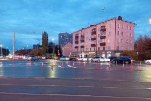 На Московской площади в Курске появились сигнальные столбики
