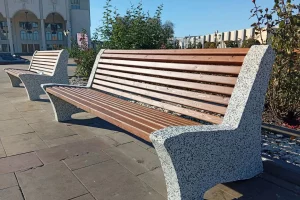 На Театральной площади в Курске установят 24 новые скамейки