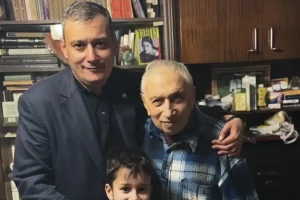 Александр Хинштейн поздравил с Днём отца своего папу