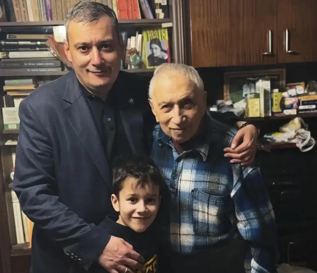 Александр Хинштейн поздравил с Днём отца своего папу