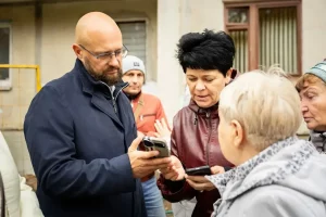 Глава Курска проверил жалобы жителей на холодные батареи