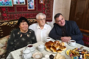 Губернатор Хинштейн поделился кадрами встречи с курской «Золотой семьёй»