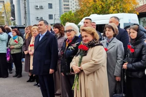 В Курске открыли мемориальную доску композитору Льву Ингорю