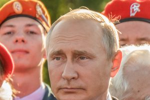 Александр Хинштейн от имени курян поздравил Владимира Путина с днём рождения