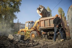 В Курске сносят аварийный дом на Сумской улице
